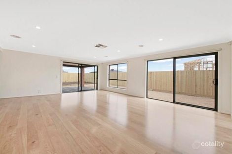 Property photo of 16 Bridgewater Parkway Wallan VIC 3756