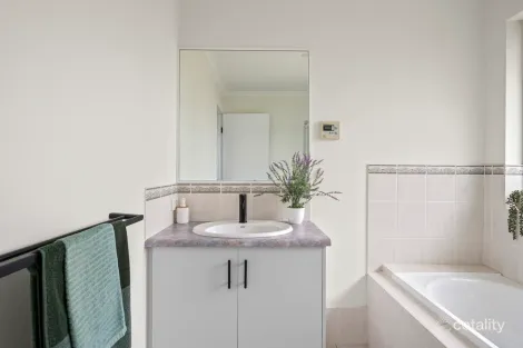 Property photo of 10 Mansfield Street Noarlunga Downs SA 5168