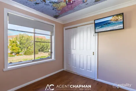 Property photo of 8 Roxburgh Drive Kelso NSW 2795