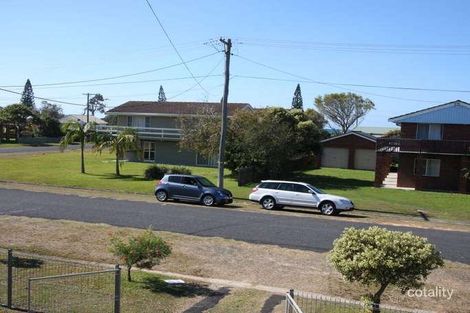 Property photo of 10 Honeysuckle Street Brooms Head NSW 2463