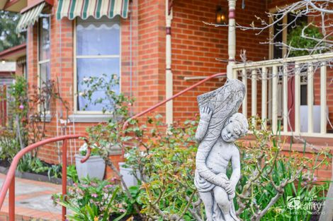 Property photo of 5 Campaspe Mews Strathdale VIC 3550