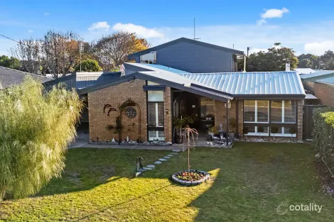 8 Endeavour Ct, Lakes Entrance, VIC 3909