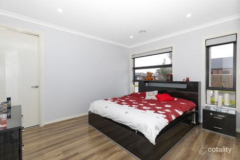 Property photo of 19 Cardamon Avenue Mickleham VIC 3064