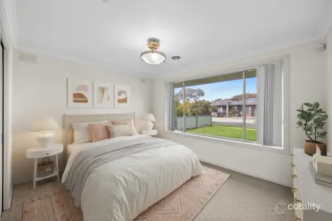 Property photo of 2 Damte Place St Albans VIC 3021