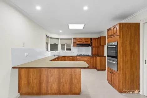 Property photo of 2 Damte Place St Albans VIC 3021