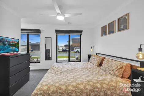 Property photo of 3 Vondel Way Clyde North VIC 3978