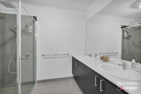 Property photo of 3 Vondel Way Clyde North VIC 3978