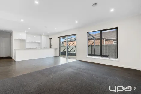 Property photo of 70 Creekstone Drive Alfredton VIC 3350