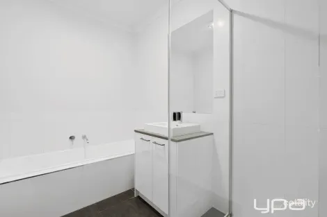 Property photo of 70 Creekstone Drive Alfredton VIC 3350