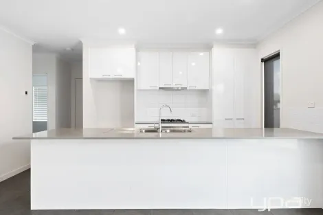 Property photo of 70 Creekstone Drive Alfredton VIC 3350