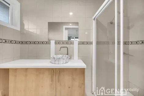 Property photo of 24 Lawson Way Endeavour Hills VIC 3802