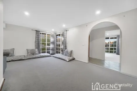 Property photo of 24 Lawson Way Endeavour Hills VIC 3802