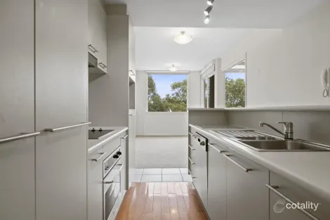 32/12 CHALLIS ST, DICKSON, ACT 2602