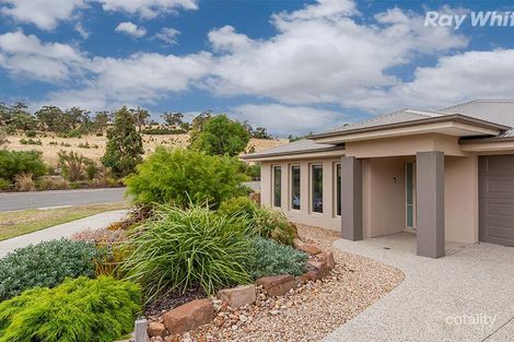 Property photo of 13 Popple Avenue South Morang VIC 3752