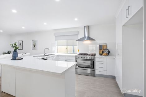 Property photo of 32 Queens Parade Hillside VIC 3037