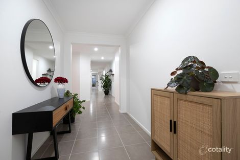 Property photo of 34 Pembroke Crescent Derrimut VIC 3026