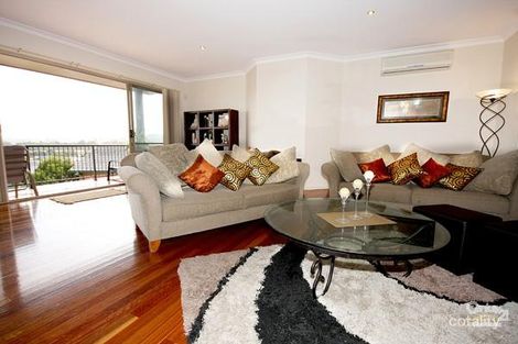 Property photo of 32 Toucan Close Cameron Park NSW 2285