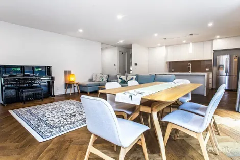 Property photo of 2 Travers Crescent Burwood East VIC 3151