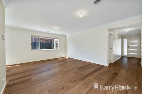 Property photo of 32 Wakefields Drive Brookfield VIC 3338