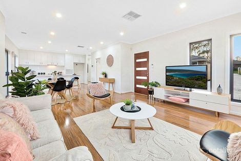 Property photo of 2/77 Springfield Crescent Hampton Park VIC 3976