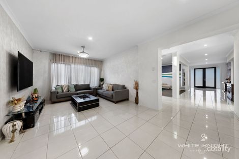 Property photo of 17 Wavell Parade Fraser Rise VIC 3336