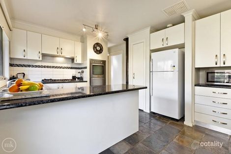 Property photo of 21 Booth Court Eltham VIC 3095