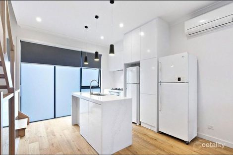 Property photo of 16 Tomkins Road Port Melbourne VIC 3207