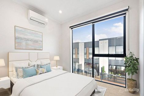 Property photo of 16 Tomkins Road Port Melbourne VIC 3207
