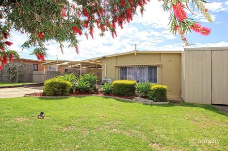 10 Yenda St, O'Sullivan Beach, SA 5166