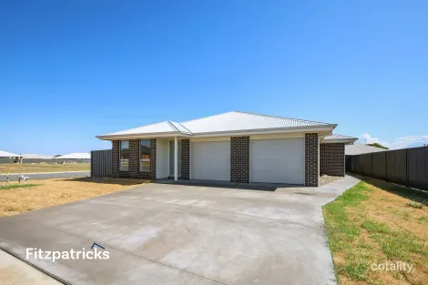 1/4 Lacebark Dr, Forest Hill, NSW 2651