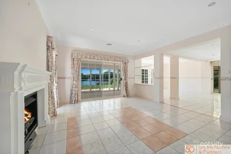 Property photo of 12 Mariners Court Jerrabomberra NSW 2619