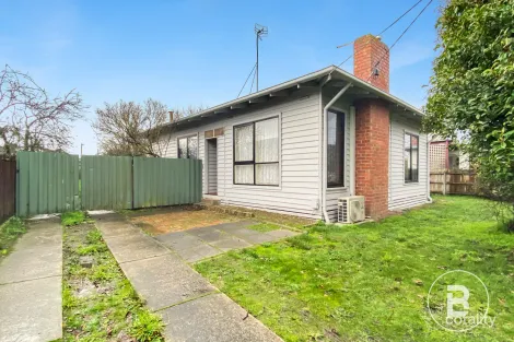 Property photo of 39 Maple Avenue Wendouree VIC 3355