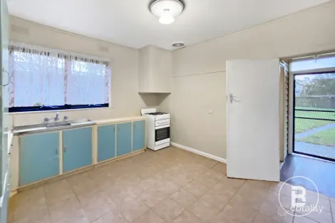 Property photo of 39 Maple Avenue Wendouree VIC 3355