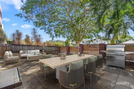 Property photo of 2/269 Nursery Road Holland Park QLD 4121