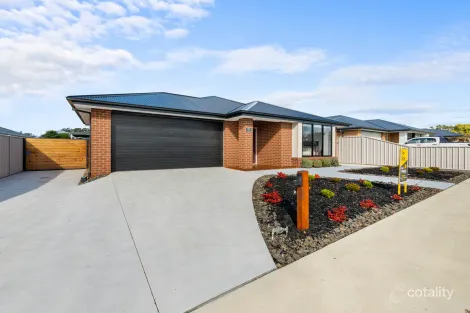 Property photo of 8 Dyirra Chase Swan Reach VIC 3903