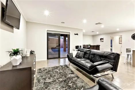 Property photo of 9 Russel Way Doreen VIC 3754