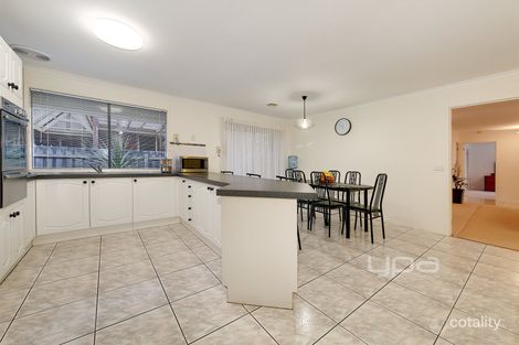 Property photo of 18 Pinnock Avenue Roxburgh Park VIC 3064