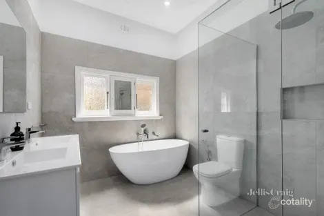 Property photo of 11 Barry Street Bentleigh VIC 3204