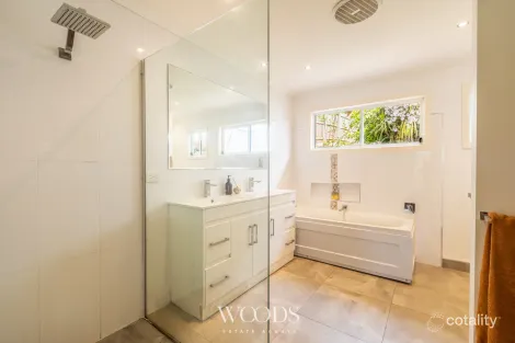 Property photo of 11 Joffre Parade Cockatoo VIC 3781
