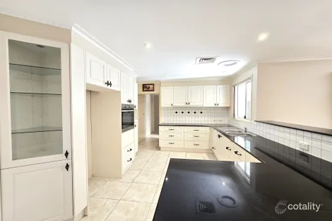 Property photo of 8 Ridge Road Berwick VIC 3806