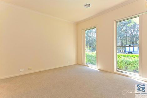 Property photo of 10 Oatlands Fairway West Wodonga VIC 3690
