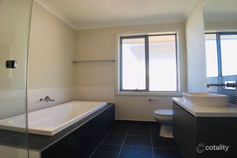 Property photo of 21 Loxley Circuit Westmeadows VIC 3049