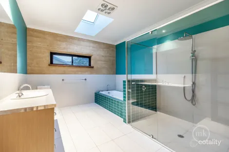 Property photo of 136 Charles Sturt Drive Doreen VIC 3754