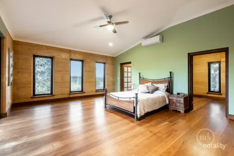 Property photo of 136 Charles Sturt Drive Doreen VIC 3754