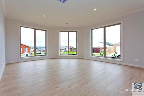 Property photo of 18 Gurney Crescent Wodonga VIC 3690