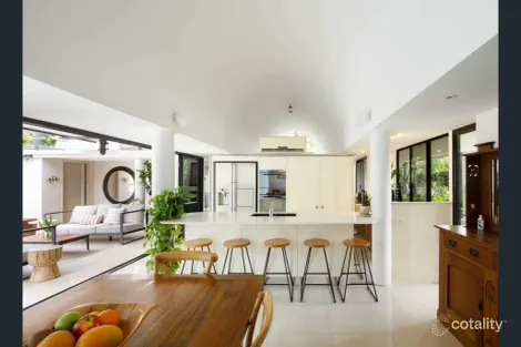 25 Eighth Ave, St Lucia, QLD 4067