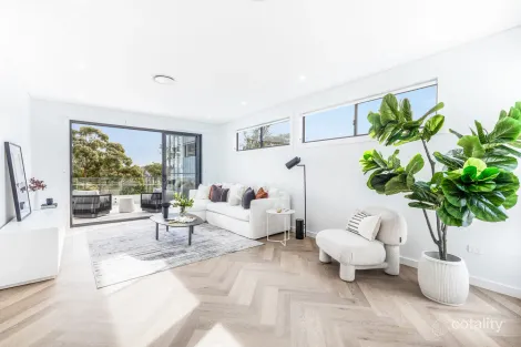 Property photo of 8A Yowie Avenue Caringbah South NSW 2229