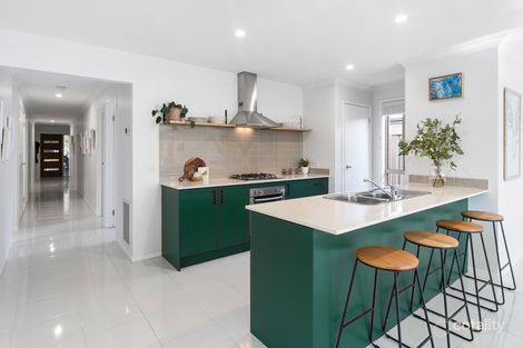 Property photo of 33 Sanoma Drive Skye VIC 3977