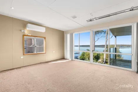 Property photo of 100 Basin View Parade Basin View NSW 2540