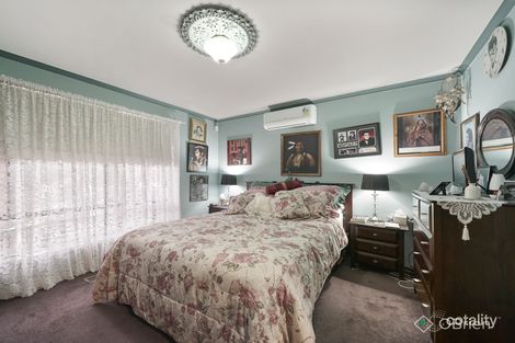 Property photo of 28 McGill Court Pakenham VIC 3810